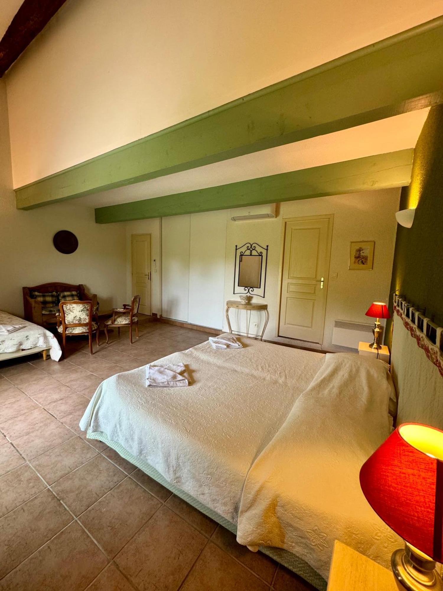 Mas Du Grand Peloux Hotel Port-Saint-Louis-du-Rhône Kamer foto