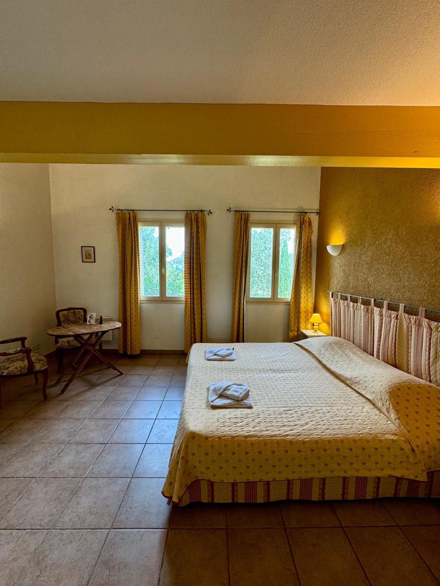 Mas Du Grand Peloux Hotel Port-Saint-Louis-du-Rhône Kamer foto