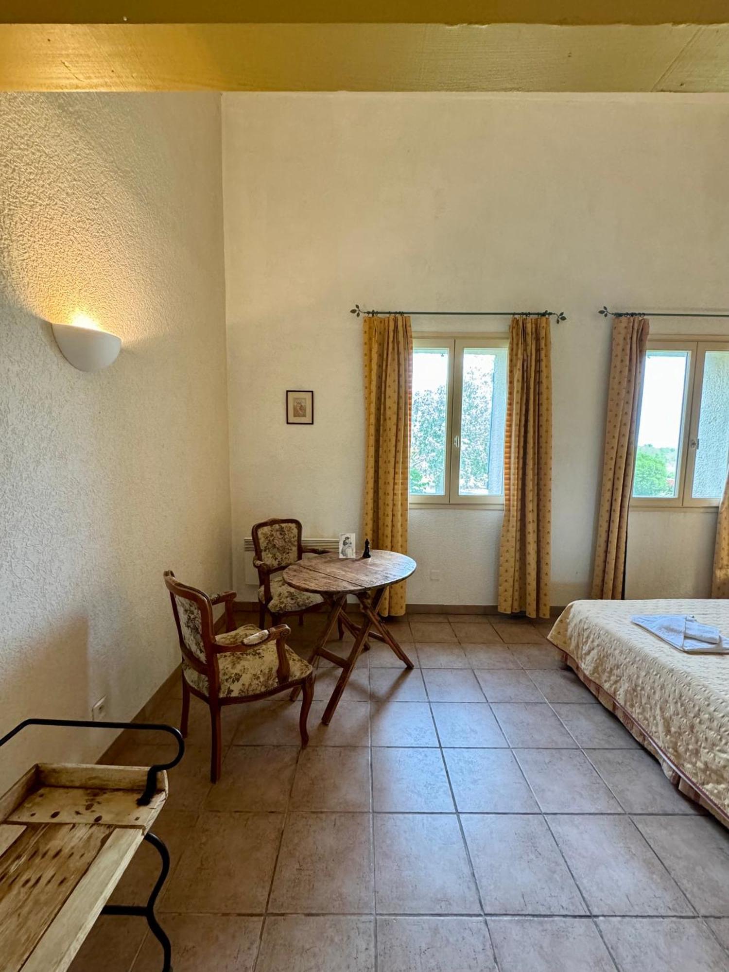Mas Du Grand Peloux Hotel Port-Saint-Louis-du-Rhône Kamer foto