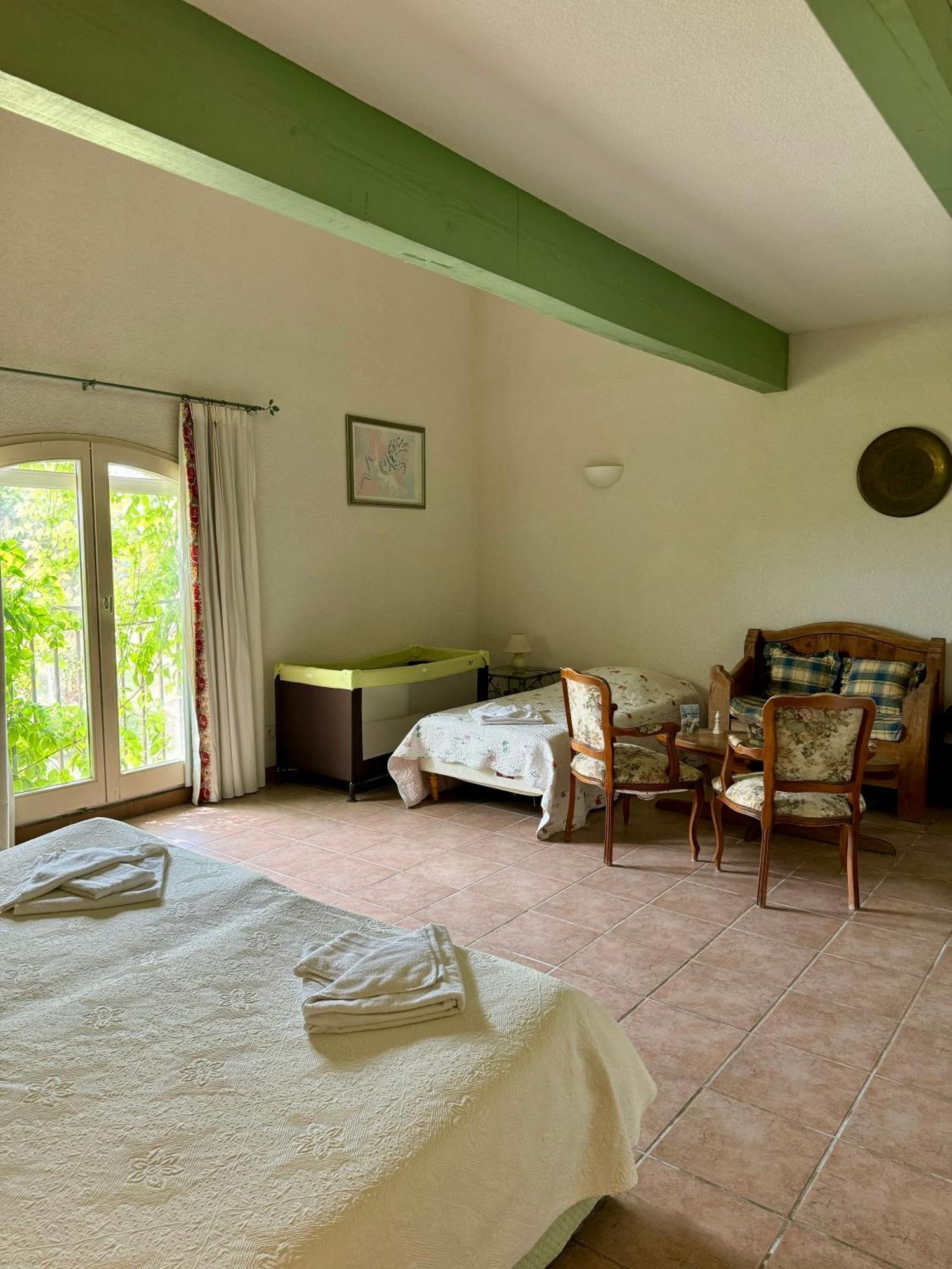 Mas Du Grand Peloux Hotel Port-Saint-Louis-du-Rhône Kamer foto