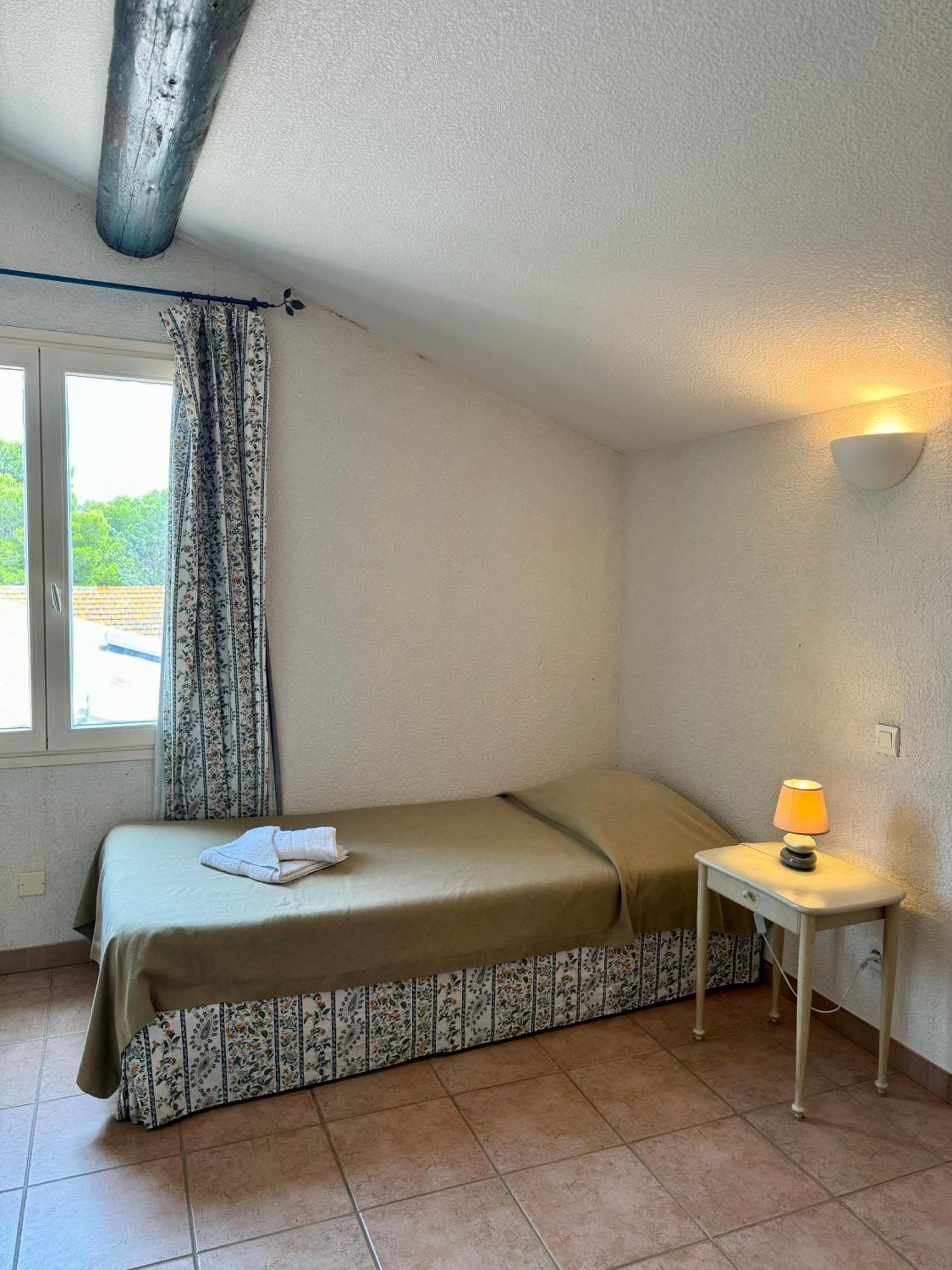 Mas Du Grand Peloux Hotel Port-Saint-Louis-du-Rhône Kamer foto